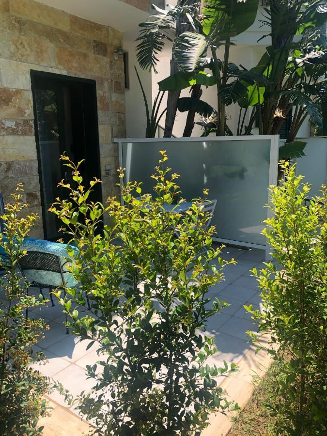 B&B Neptunia Fronte Mare Торе Спекия Руджери Екстериор снимка